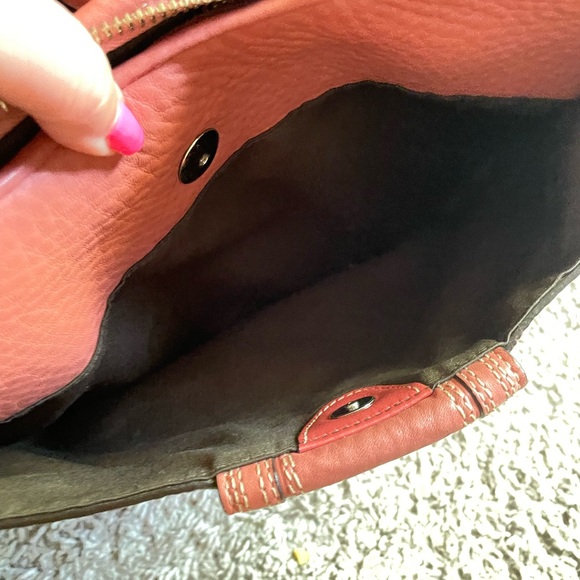 EUC - Authentic Coach shoulder bag - Picture 4 of 4